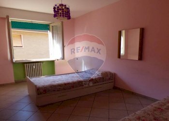 Camera / camera da letto - Trilocale viale Garibaldi
 
83, Laveno-Mombello - foto 10