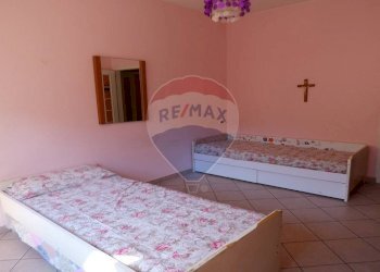 Camera / camera da letto - Trilocale viale Garibaldi
 
83, Laveno-Mombello - foto 11