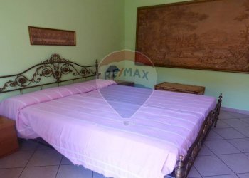 Camera / camera da letto - Trilocale viale Garibaldi
 
83, Laveno-Mombello - foto 12