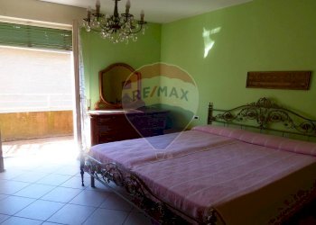 Camera / camera da letto - Trilocale viale Garibaldi
 
83, Laveno-Mombello - foto 13