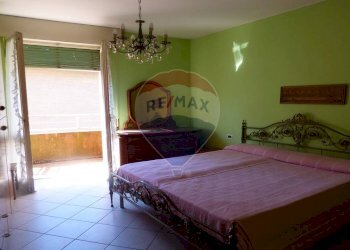 Camera / camera da letto - Trilocale viale Garibaldi
 
83, Laveno-Mombello - foto 16