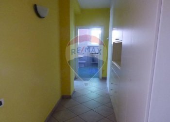 Hall / corridoio - Trilocale viale Garibaldi
 
83, Laveno-Mombello - foto 19