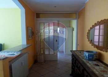 Hall / corridoio - Trilocale viale Garibaldi
 
83, Laveno-Mombello - foto 20