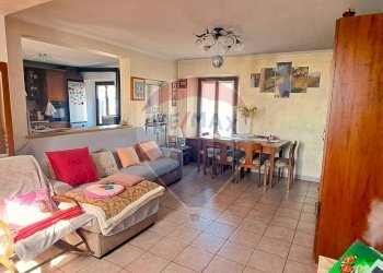 Sala da pranzo - Casa indipendente Via San Biagio
 
42, Cittiglio - foto 2