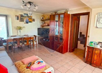Sala da pranzo - Casa indipendente Via San Biagio
 
42, Cittiglio - foto 3