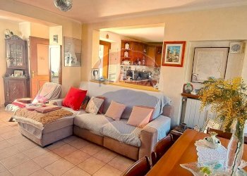 Soggiorno - Casa indipendente Via San Biagio
 
42, Cittiglio - foto 4