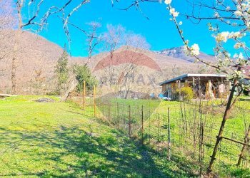 Vista delle montagne - Casa indipendente Via San Biagio
 
42, Cittiglio - foto 15