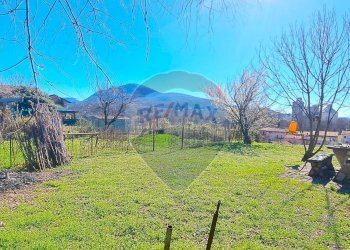 Vista delle montagne - Casa indipendente Via San Biagio
 
42, Cittiglio - foto 16