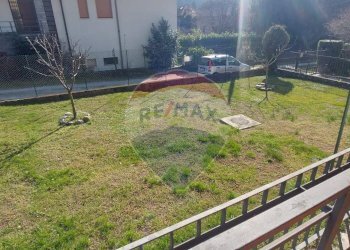 Giardino - Bilocale Via Vittorio Veneto
 
5, Cittiglio - foto 10