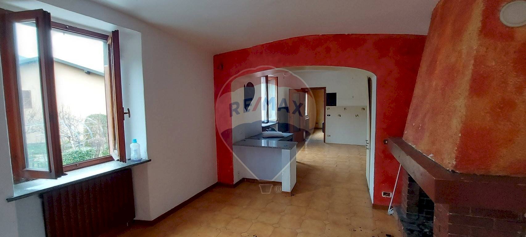 Hall / corridoio - Three-room apartment Via Garibaldi
 
18, Gemonio - photo 3