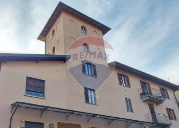 Edificio all\'aperto - Trilocale Via Garibaldi
 
18, Gemonio - foto 1