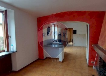 Hall / corridoio - Trilocale Via Garibaldi
 
18, Gemonio - foto 3