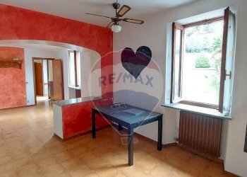 Hall / corridoio - Trilocale Via Garibaldi
 
18, Gemonio - foto 6