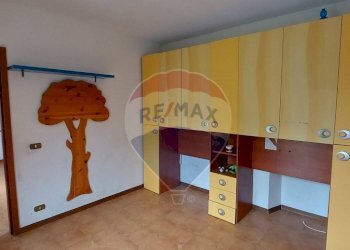 Camera / camera da letto - Trilocale Via Garibaldi
 
18, Gemonio - foto 10