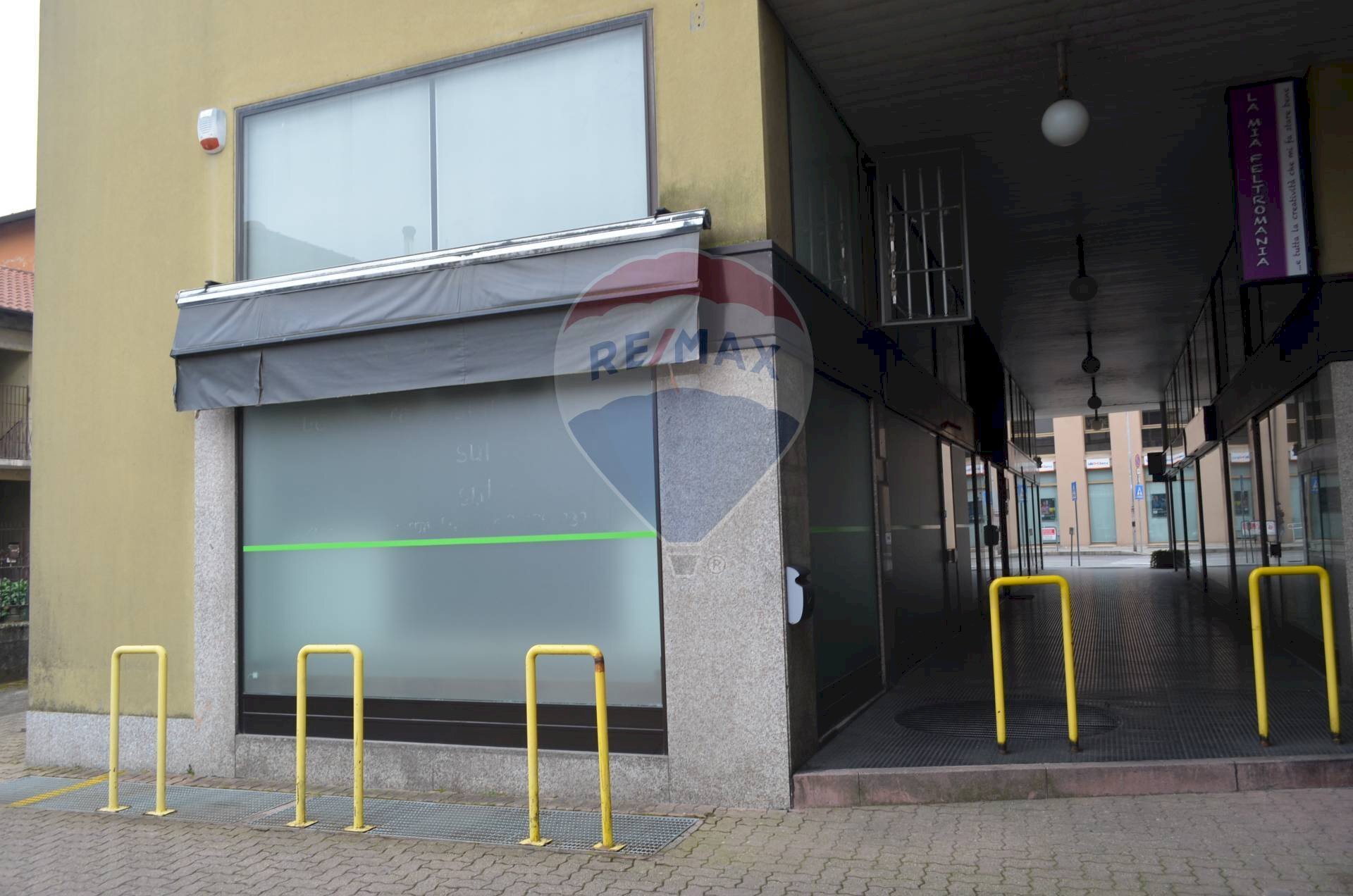 Edificio all\'aperto - Negozio Via XXV Aprile
 
70, Besozzo - foto 3