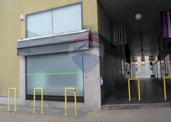 Edificio all\'aperto - Negozio Via XXV Aprile
 
70, Besozzo - foto 3