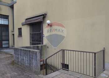 Edificio all\'aperto - Negozio Via XXV Aprile
 
70, Besozzo - foto 17