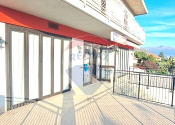 Balcone - Locale Commerciale Via Provinciale
 
13, Brissago-Valtravaglia - foto 3