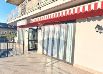 Balcone - Locale Commerciale Via Provinciale
 
13, Brissago-Valtravaglia - foto 4