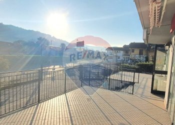 Balcone - Locale Commerciale Via Provinciale
 
13, Brissago-Valtravaglia - foto 5