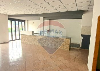 Stanza vuota - Locale Commerciale Via Provinciale
 
13, Brissago-Valtravaglia - foto 9