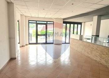 Stanza vuota - Locale Commerciale Via Provinciale
 
13, Brissago-Valtravaglia - foto 15