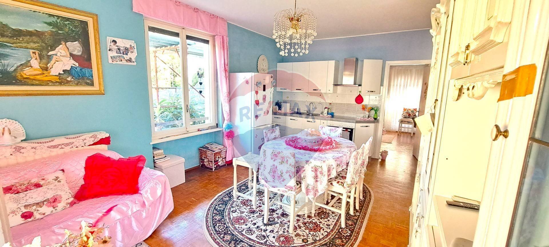 Sala da pranzo - Quadrilocale Via Totone
 
30, Campione d'Italia - foto 3