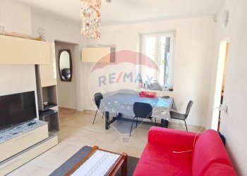 Sala da pranzo - Bilocale Viale Cadorna
 
3, Azzio - foto 2