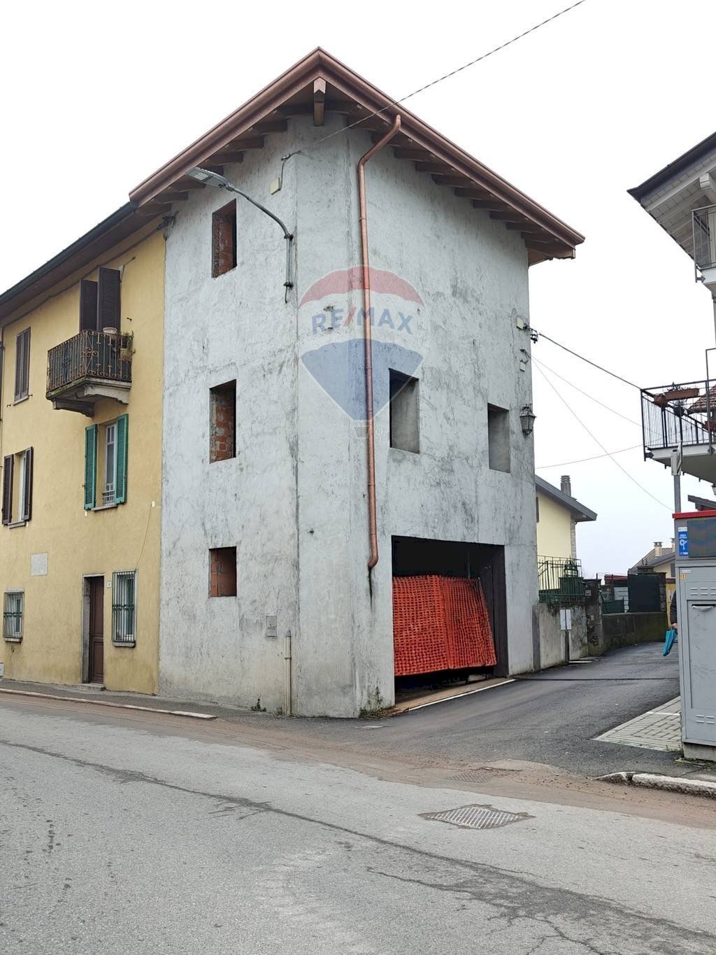 Edificio all\'aperto - Casa semi indipendente Via Battisti
 
1, Bardello - foto 1