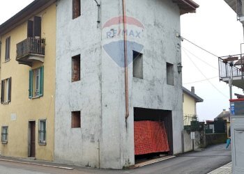 Edificio all\'aperto - Casa semi indipendente Via Battisti
 
1, Bardello - foto 1