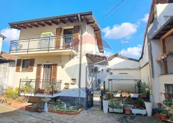 Casa all\'aperto - Casa indipendente Via Pasubio
 
4, Cassano Valcuvia - foto 1