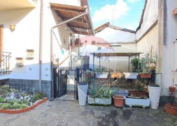 Casa all\'aperto - Casa indipendente Via Pasubio
 
4, Cassano Valcuvia - foto 2