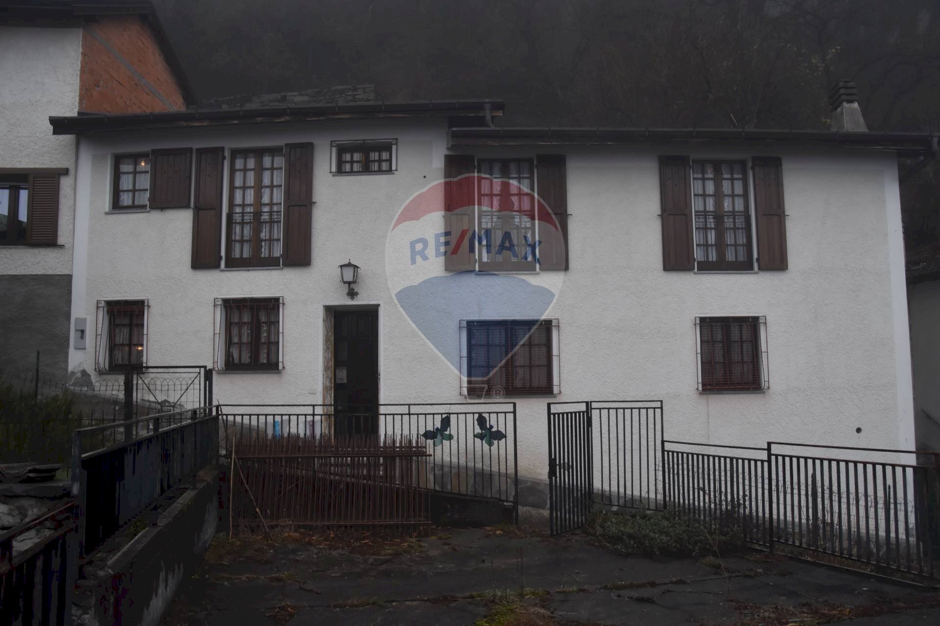 Casa all\'aperto - Casa indipendente FRAZIONE ARMIO
 
1, Maccagno con Pino e Veddasca - foto 1