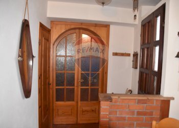 Hall / corridoio - Casa indipendente FRAZIONE ARMIO
 
1, Maccagno con Pino e Veddasca - foto 9