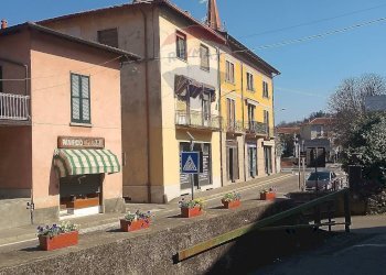 Edificio all\'aperto - Bilocale Travedona-Monate - foto 1