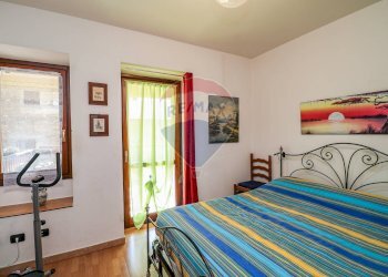 Camera / camera da letto - Casa semi indipendente Vicolo Stretto
 
5, Montegrino Valtravaglia - foto 8