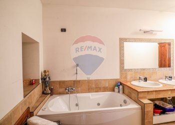 Bagno - Casa semi indipendente Vicolo Stretto
 
5, Montegrino Valtravaglia - foto 13