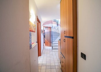 Hall / corridoio - Casa semi indipendente Vicolo Stretto
 
5, Montegrino Valtravaglia - foto 14