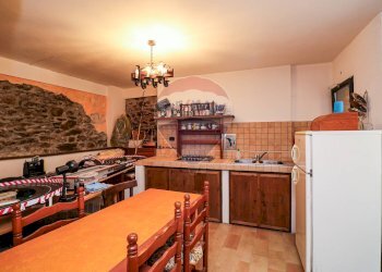 Cucina - Casa semi indipendente Vicolo Stretto
 
5, Montegrino Valtravaglia - foto 21
