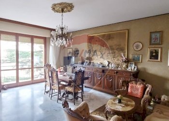 Sala da pranzo - Trilocale Via Francesco Albani
 
95, Varese - foto 4