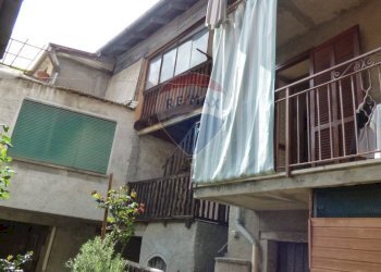 Edificio all\'aperto - Casa semi indipendente via Engolini, Agra - foto 11