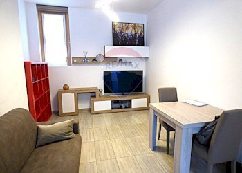 Sala da pranzo - Bilocale Via Mario Davi
 
33, Travedona-Monate - foto 6