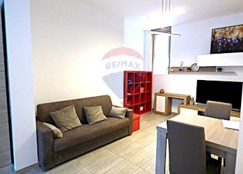 Sala da pranzo - Bilocale Via Mario Davi
 
33, Travedona-Monate - foto 7