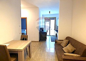 Sala da pranzo - Bilocale Via Mario Davi
 
33, Travedona-Monate - foto 1