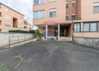 Edificio all\'aperto - Trilocale Via Viner
 
156, Roma - foto 26