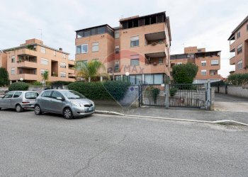 Edificio all\'aperto - Trilocale Via Viner
 
156, Roma - foto 27