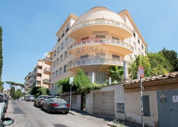 Edificio all\'aperto - Appartamento Via dei Monti Parioli, Roma - foto 1