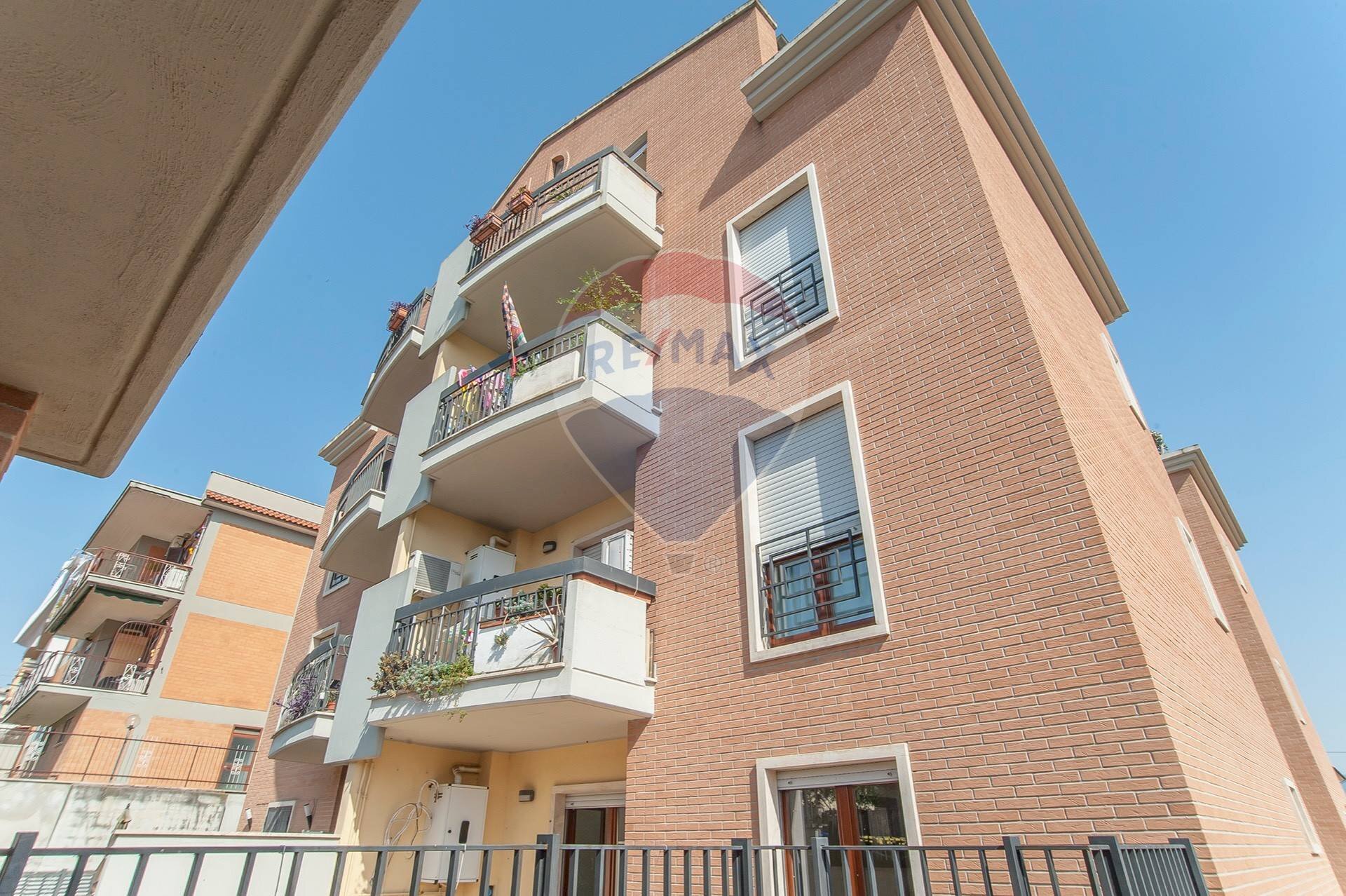 Edificio all\'aperto - Bilocale Via Corato
 
16, Roma - foto 1