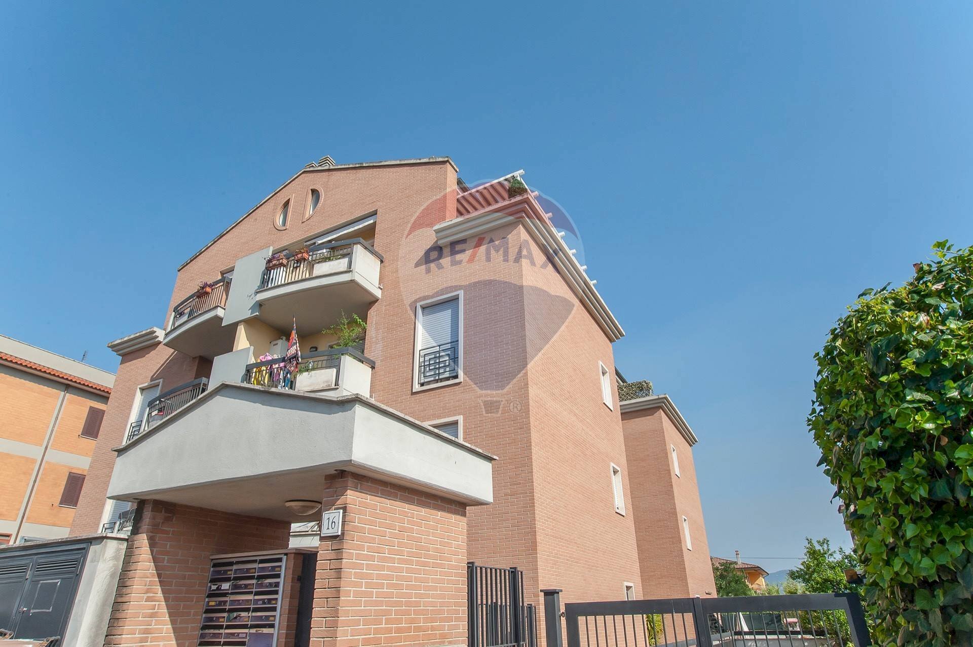 Edificio all\'aperto - Bilocale Via Corato
 
16, Roma - foto 2