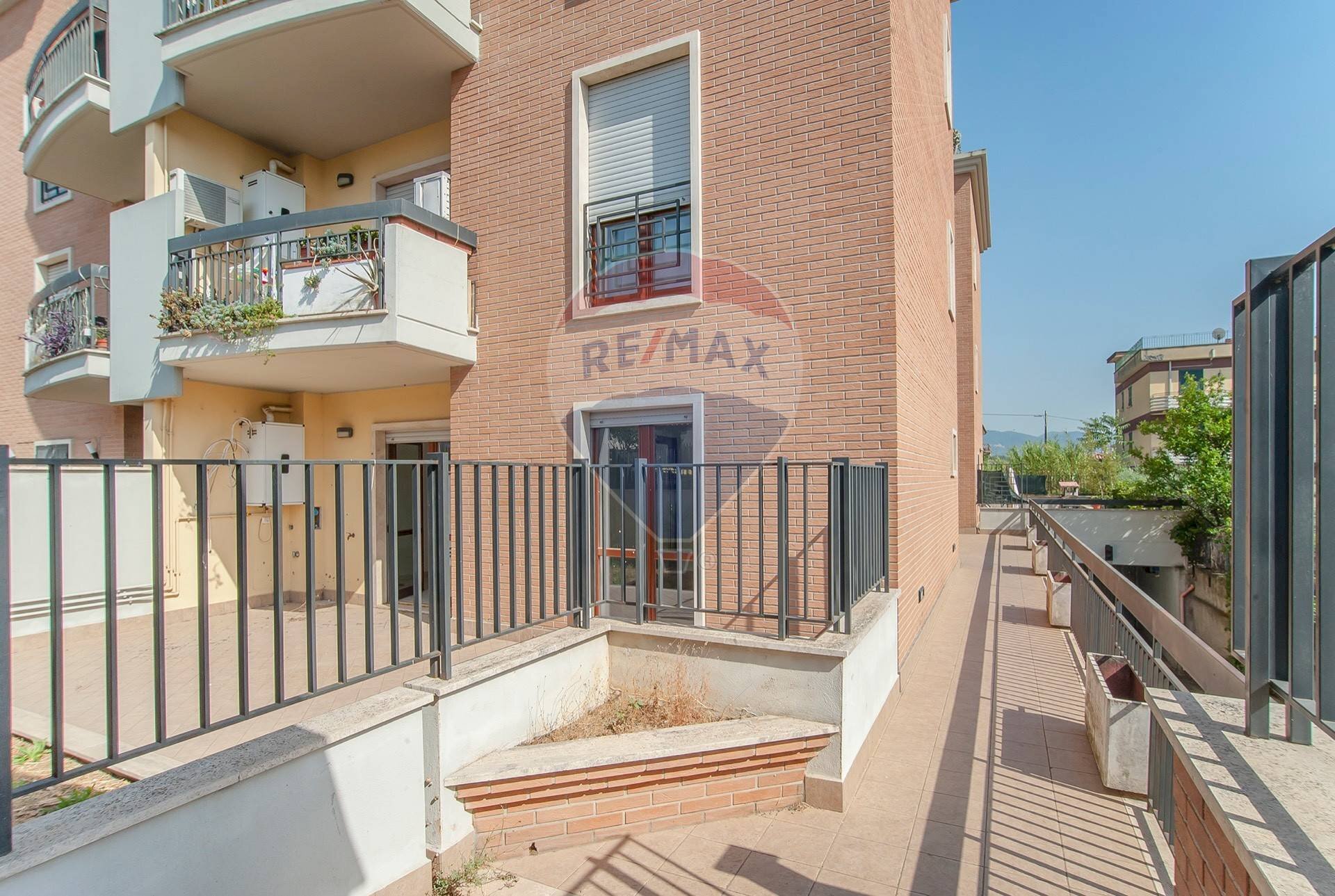 Edificio all\'aperto - Bilocale Via Corato
 
16, Roma - foto 3